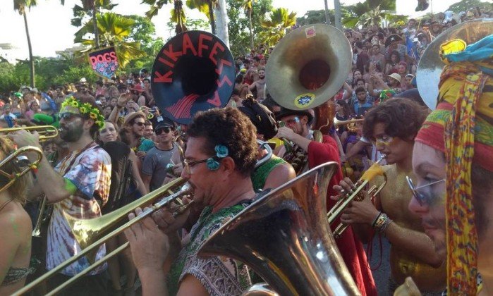 Bloco Trombetas Cósmicas do Jardim Elétrico pede por conscientização ambiental