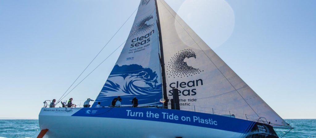 Em Itajaí, ONU pede fim da poluição plástica durante maior regata à vela do mundo